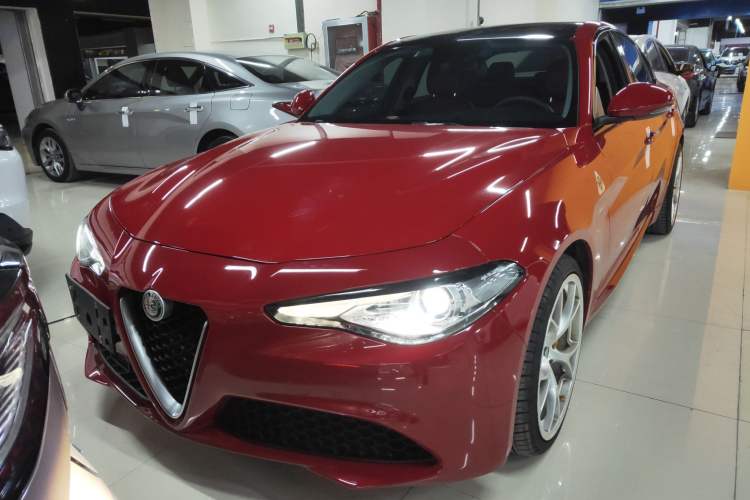 Used Alfa Romeo Giulia 2017 2.0T 200HP Luxury Edition
