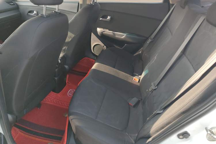 Used Kia K2 2015 Sedan 1.4L MT GLS
