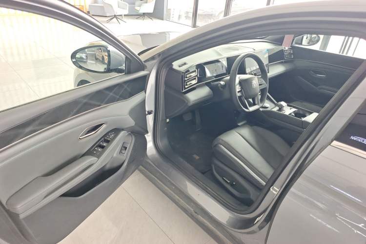 Used BYD Qin L 2025 DM-i Smart Drive 120KM Superior Model