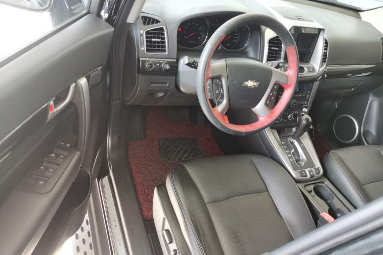 Used Chevrolet Captiva 2017 2.4L 4x4 Flagship Edition 7-Seater
