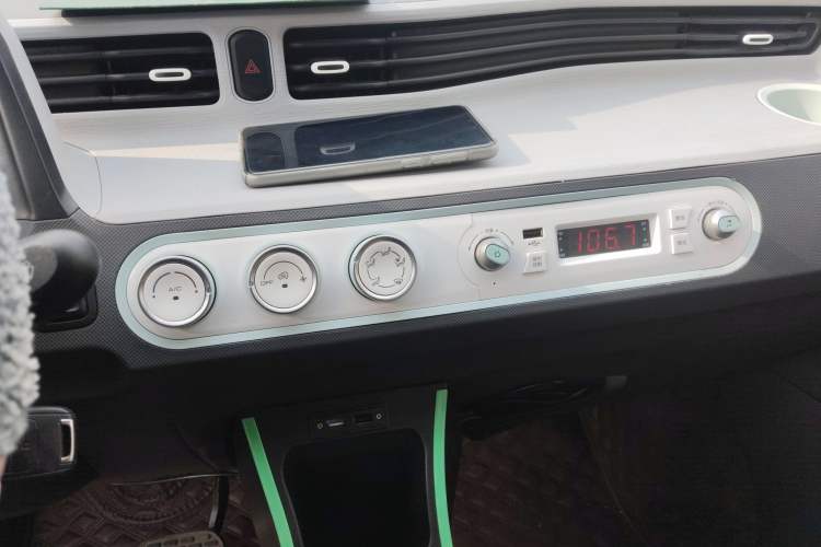 Used Wuling Hongguang MINIEV 2021 Macaron Sandwich Model 120 km Lithium Iron Phosphate