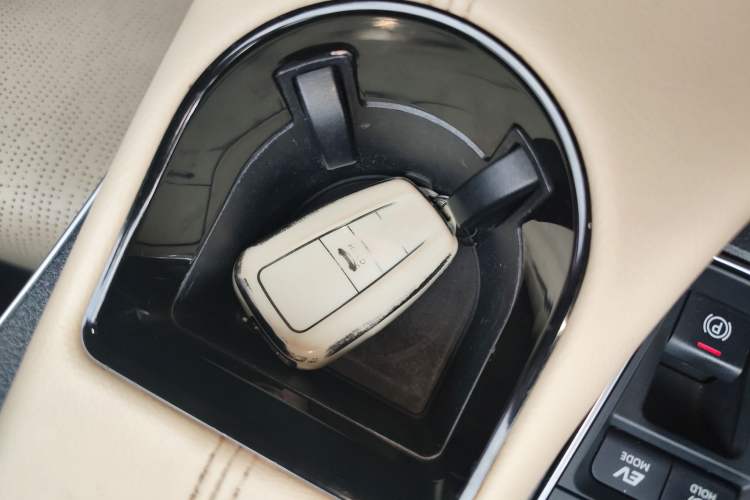 Used Toyota Avalon 2019 Dual-Engine 2.5L Luxury Edition China VI Standard
