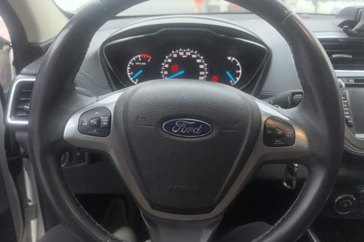 Used Ford Escort 2015 1.5L Automatic Fashion Model
