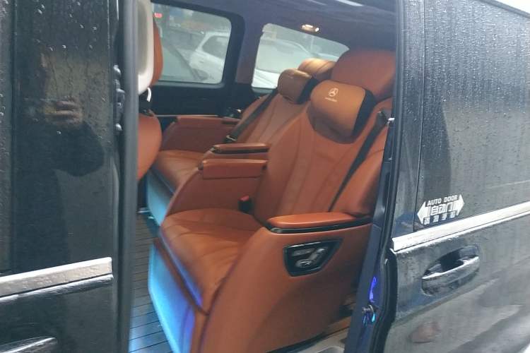 Used Mercedes-Benz V-Class 2018 V 260 Avantgarde Edition China VI