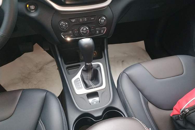 Used  Cherokee 2016 2.4L Leading Edition
