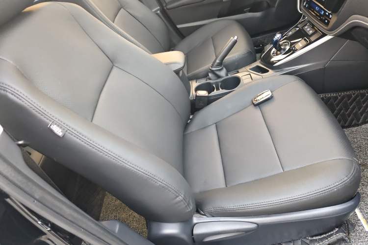 Used Toyota Levin 2017 Revised Dual-Engine 1.8H GS E-CVT Elite Sunroof Version China V Standard
