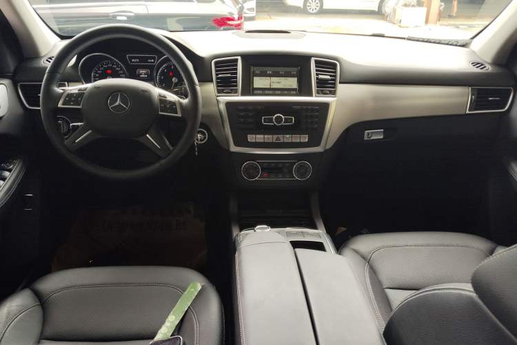 Used Mercedes-Benz M-Class 2015 ML 320 4MATIC
