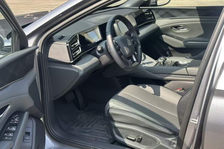 Used BYD Qin L 2025 DM-i Smart Drive 120KM Superior Model
