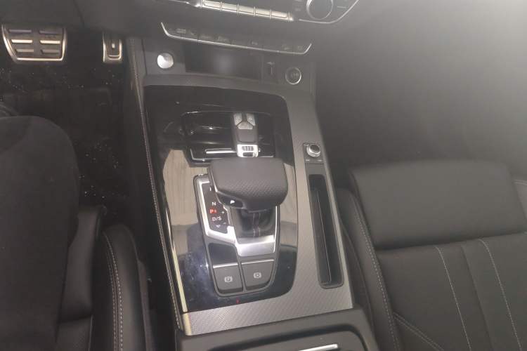 Used Audi Q5L 2025 quattro 45th Anniversary Edition 40 TFSI Luxury Dynamic Model
