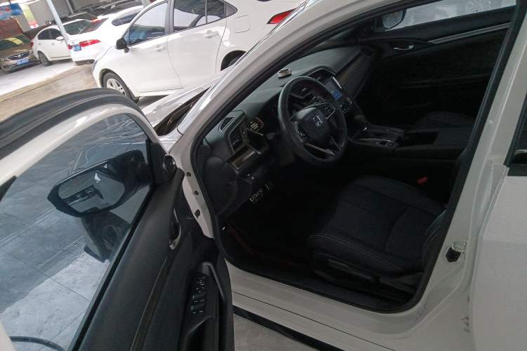 Used Honda Civic 2021 HATCHBACK 220TURBO CVT Trendy Cool Edition
