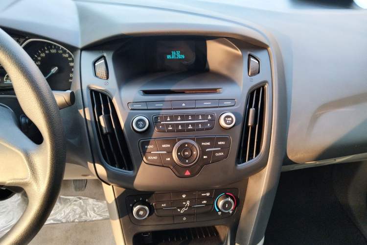 Used Ford Focus 2015 Sedan 1.6L Manual Comfort Model
