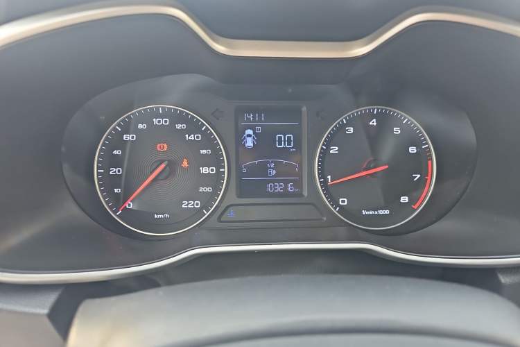 Used MG ZS 2020 Global Bestseller with 1.5L Engine Manual Transmission and a Massive 65-Inch Panoramic Sunroof Version
