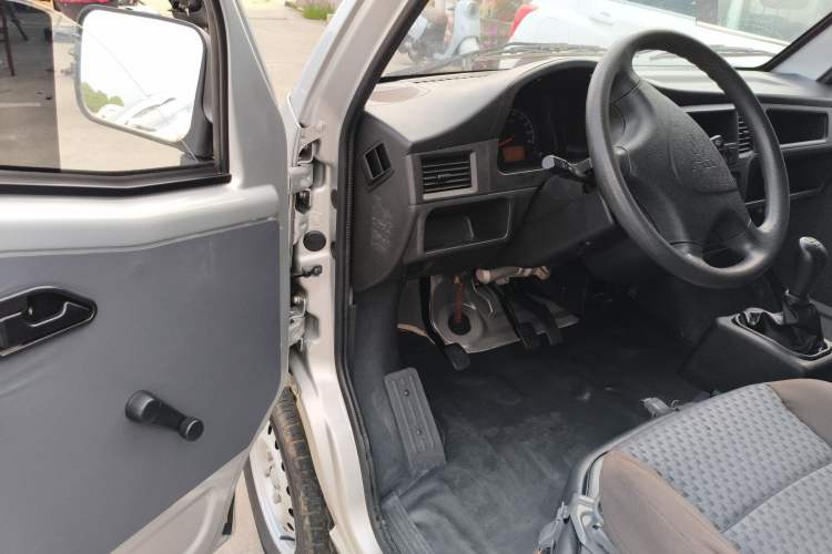 Used Wuling Zhiguang 2020 1.2L Van Utility Model China VI Emission Standard 5-Seater LSI