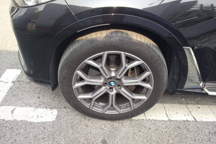 Used BMW X7 2021 xDrive40i Luxury Package with Leading Features