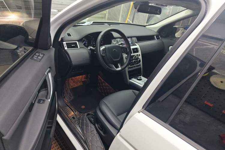 Used Land Rover Discovery Sport 2018 240 PS SE Version