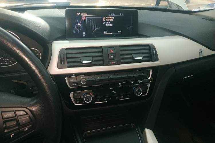 Used BMW 3 Series 2016 320Li Ambition Model
