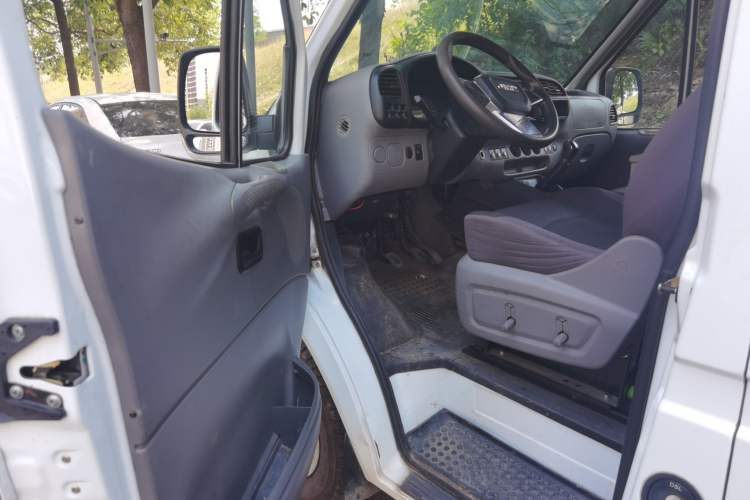 Used JMC Transit 2017 2.8T Commercial Version Short Wheelbase Mid-Roof 6/7/8-Seater JX493
