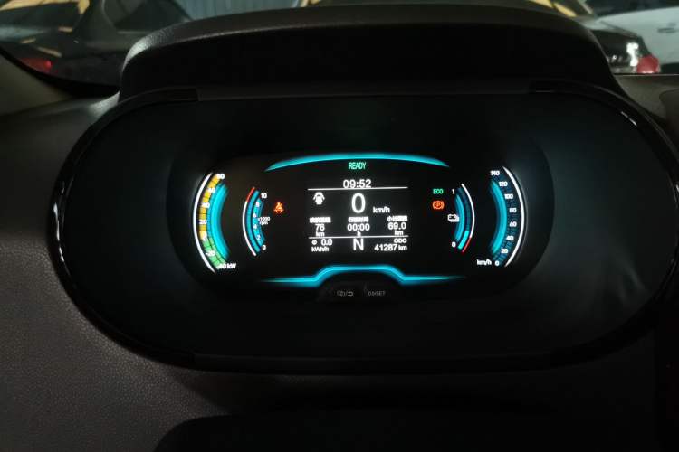 Used Chery Little Ant 2022 Sweet Pink Edition Half-Sugar Version Lithium Iron Phosphate 29.2 kWh 30 kW 301 km
