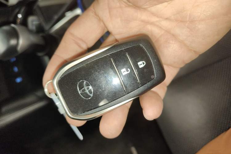 Used Toyota Highlander 2018 2.0T Four-Wheel Drive Luxury Edition 7 Seats China V Emission Standard
