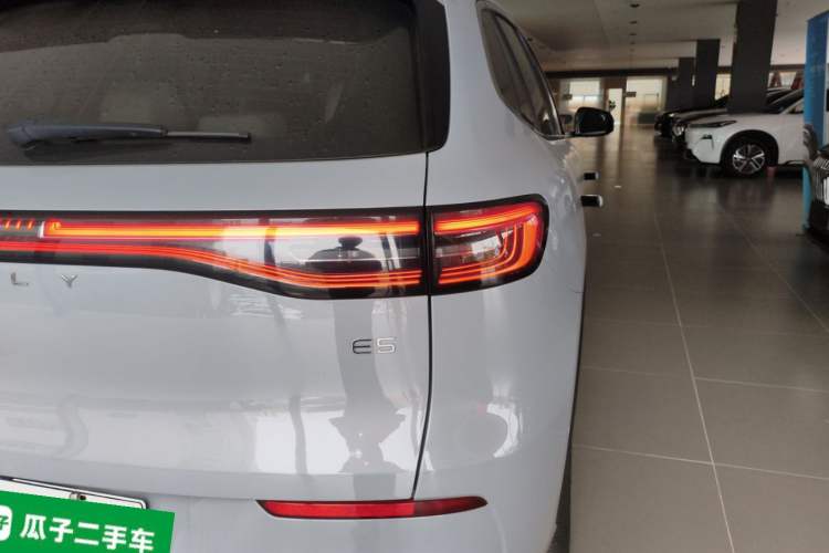 Used  E5 2024 530km Starship Edition