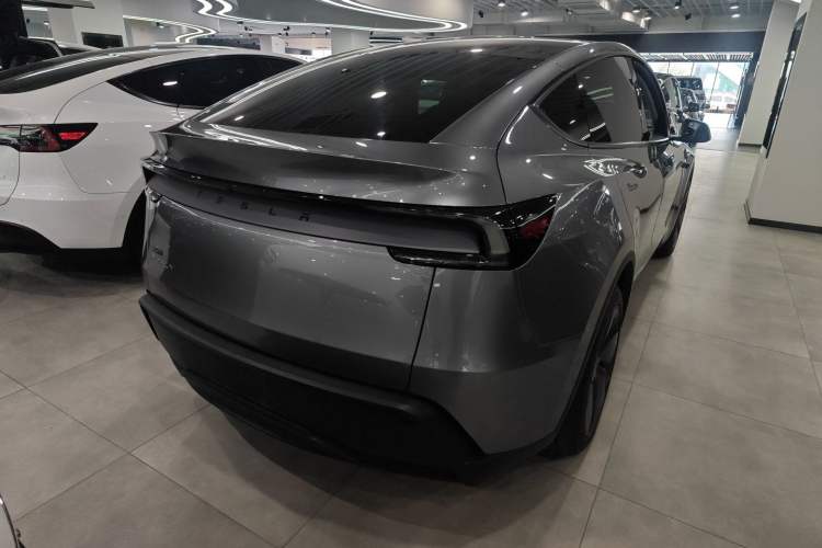 Used Tesla Model Y 2025 Rear-Wheel-Drive Version
