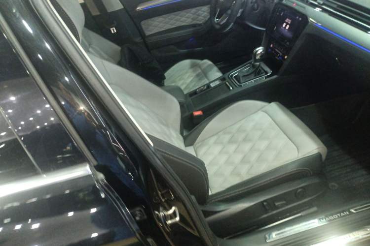 Used Volkswagen Magotan 2023 2 Million Units Limited Edition 330TSI DSG Leading Version
