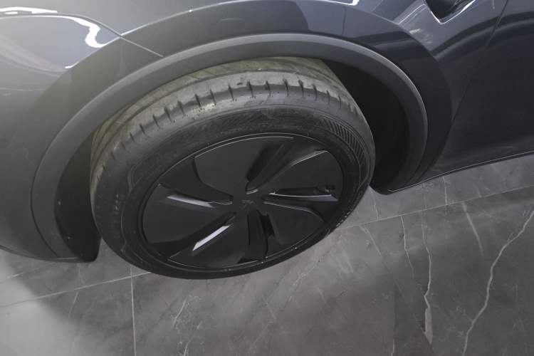 Used Tesla Model Y 2025 Rear-Wheel-Drive Version
