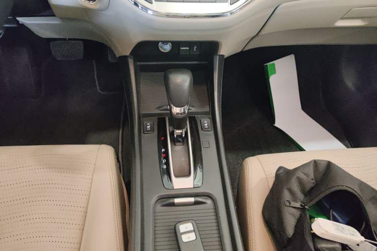 Used Honda Jade 2014 1.8L CVT Luxury Edition 5 seats
