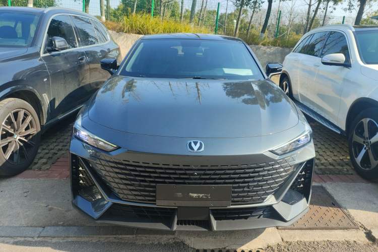 Used Changan UNI-V 2022 1.5T Prestige Version