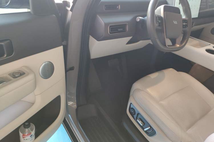 Used Li Auto MEGA 2024 Ultra Model
