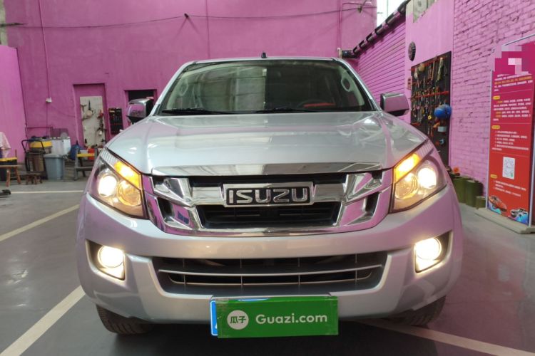 Used Isuzu D-MAX 2015 2.5T Two-Wheel Drive Automatic High-Performance Elite Version 4JK1