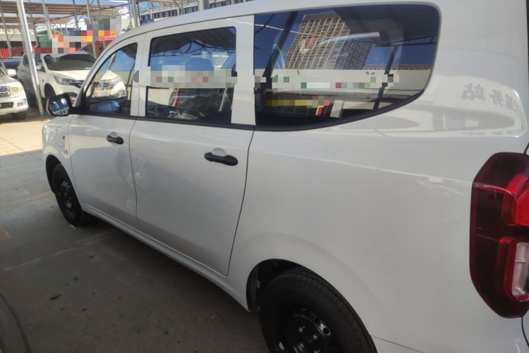 Used Wuling Hongguang New Energy 2024 All-Electric Model 300KM Practical Version
