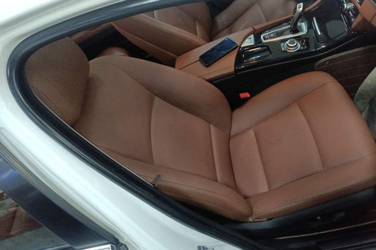 Used BMW 5 Series 2014 520Li Elegant Model
