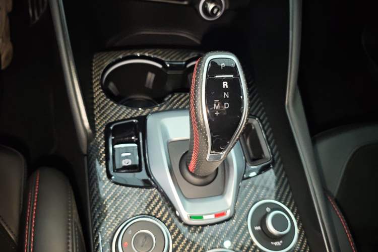 Used Alfa Romeo Giulia 2022 2.0T 280HP Veloce Track Edition
