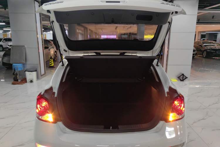 Used Chevrolet Cruze 2013 Hatchback 1.6L Automatic Luxury Model
