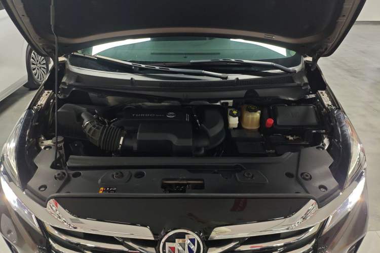 Used Buick GL8 2023 Land Executive Class 652T Luxury Model
