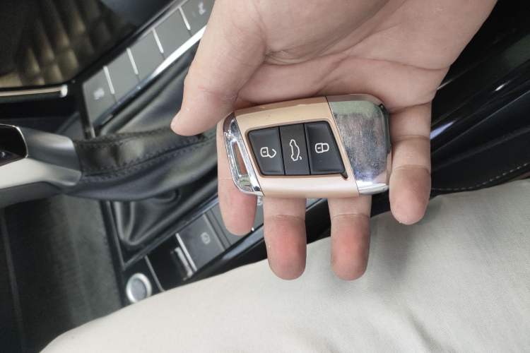 Used Volkswagen Passat 2020 330TSI Luxury Edition China VI
