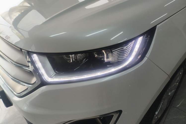 Used Ford Edge 2016 EcoBoost 245 Two-Wheel-Drive Titanium 7-Seater
