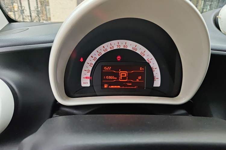 Used  fortwo 2015 1.0L 52 kW hardtop Dynamic version
