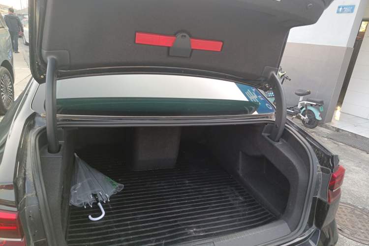 Used Volkswagen Phideon 2018 380TSI Two-Wheel-Drive Flagship Edition
