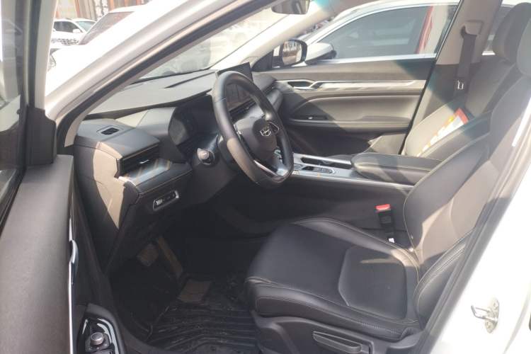 Used Geely Auto Emgrand L HiP 2024 Champion Edition 1.5TD-DHT Pro 100KM Superior Model
