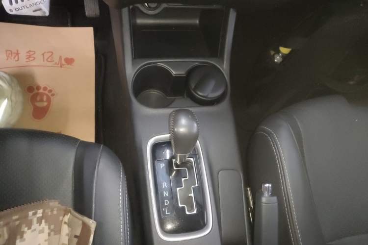 Used Mitsubishi Outlander 2016 2.4L 4x4 Luxury Edition 7-Seater