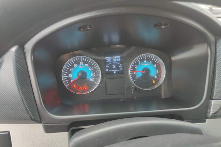 Used Jinbei New Hiace X30L 2024 Champion Edition Van 2/5 Seats Front-Mounted Air Conditioning