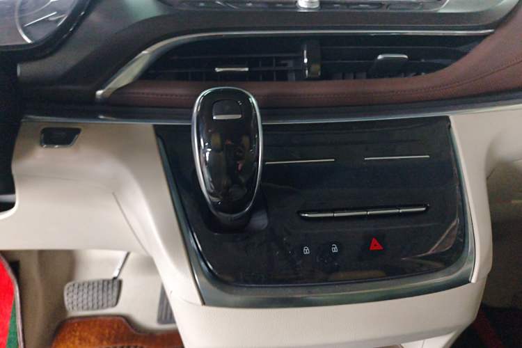 Used Buick GL8 2020 Land Cruiser Executive Class 652T Comfort Model
