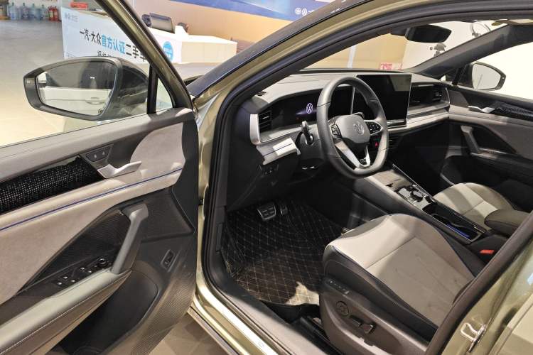 Used Volkswagen Tayron 2025 Tiguan L 380TSI 4Motion Luxury Easy Package
