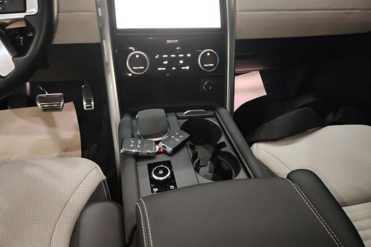 Used Land Rover Discovery 2021 360 PS R-Dynamic SE