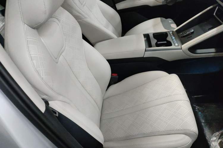 Used BYD Yuan UP 2025 Intelligent Driving Version 401 KM Dynamic Edition
