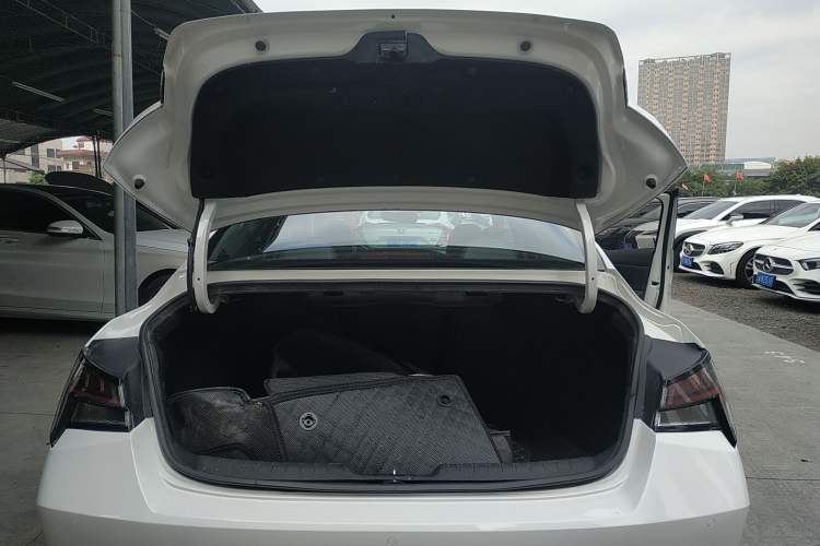 Used Hyundai Elantra 2022 1.5L CVT LUX Prestige Edition
