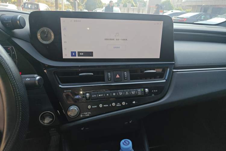 Used Lexus ES 2023 200 Excellence Edition
