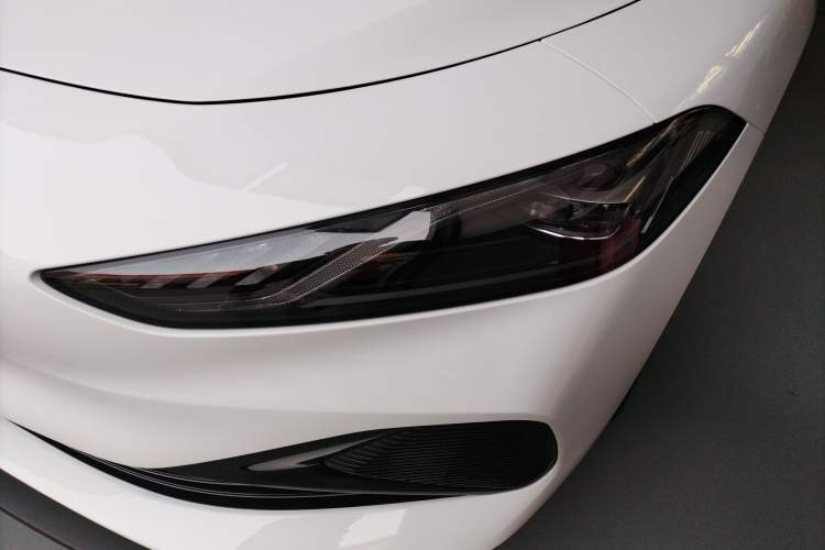 Used Roewe D7 2023 DMH 125km Superior Edition
